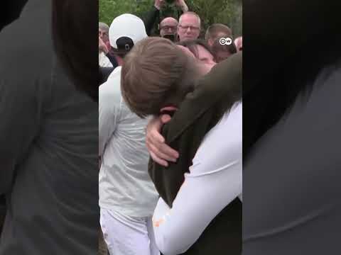 Olympic torchbearer proposes to his girlfriend | DW News