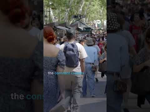 Locals protest overtourism in Barcelona | DW News