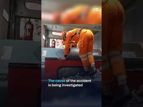 Passenger train derails in India, killing at least 2 passengers and injuring 20 others | DW News