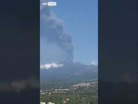 Flights halted as Mount Etna erupts