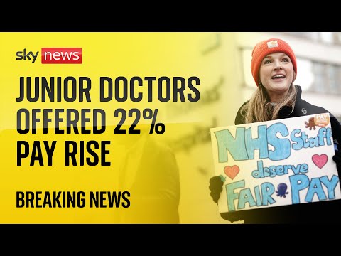 Junior doctors offered 22% pay rise by government to end strike action