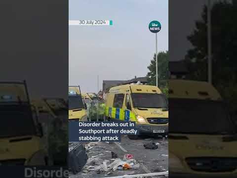 Violent clashes between protesters and police in Southport following stabbings #itvnews #southport