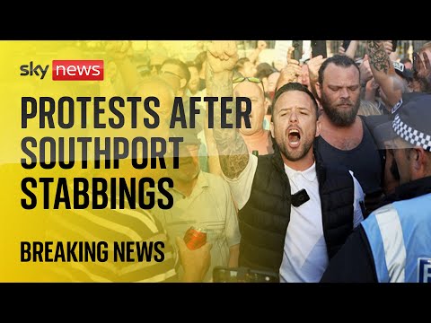 BREAKING: Hundreds of protesters throw flares towards Downing Street gates in wake of Southport riot