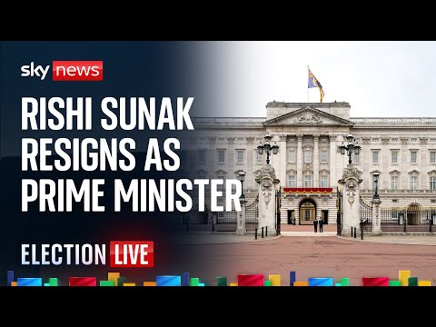 Outside Buckingham Palace ahead of Sunak and Starmer arrivals