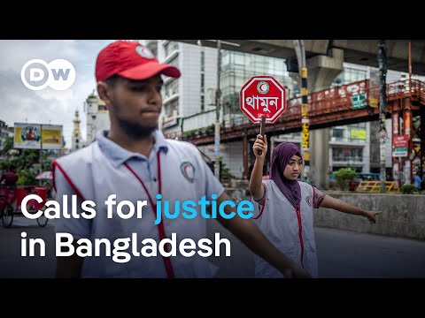 Bangladesh students patrol Dhaka after police flee | DW News