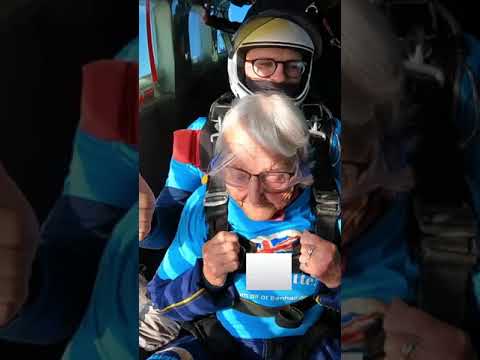102-year-old breaks skydiving record