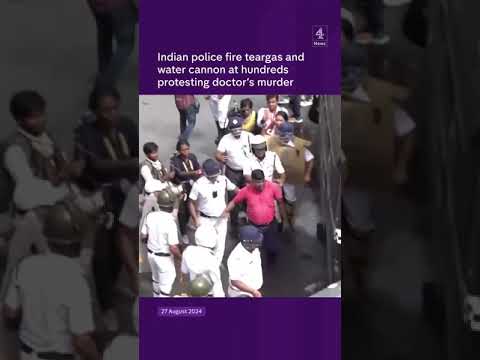 Water cannon used on India protestors