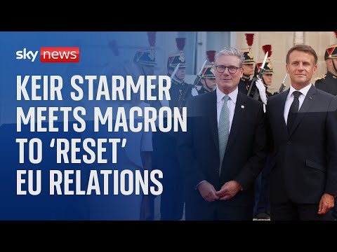 Emmanuel Macron welcomes Sir Keir Starmer at the Élysée Palace