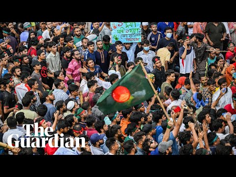 Bangladesh: protesters celebrate after PM’s resignation