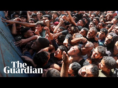 Palestinians scramble for bread as Gaza’s humanitarian crisis worsens