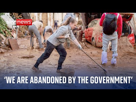 Spain floods: Volunteers help rescue attempts as government announce largest peacetime mobilisation