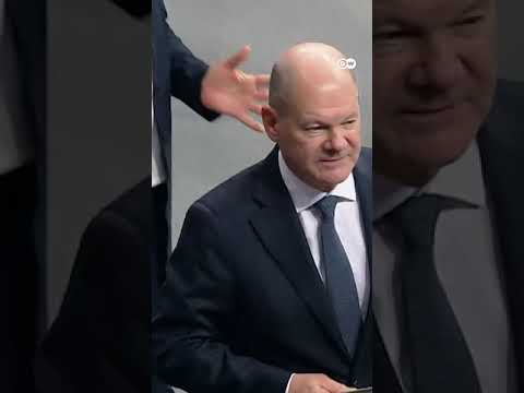 Scholz snubs his party leader after confidence vote | DW News