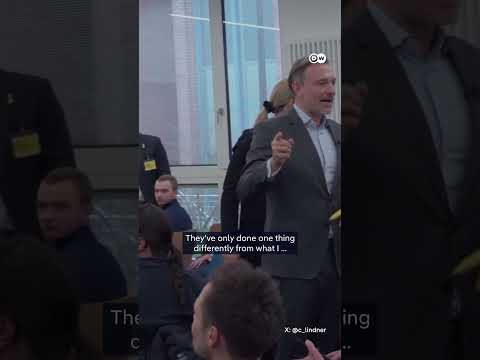 German FDP leader Lindner gets hit with foam pie during campaigning | DW news