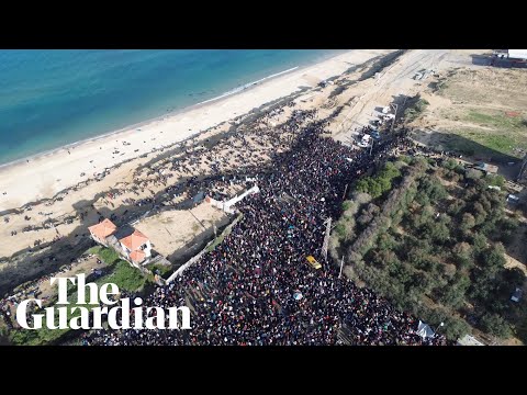 Drone footage shows thousands of Palestinians waiting to return to northern Gaza Strip