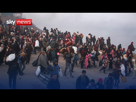 Thousands of displaced Palestinians start returning to northern Gaza