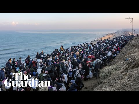 Displaced Palestinians make their way home to northern Gaza
