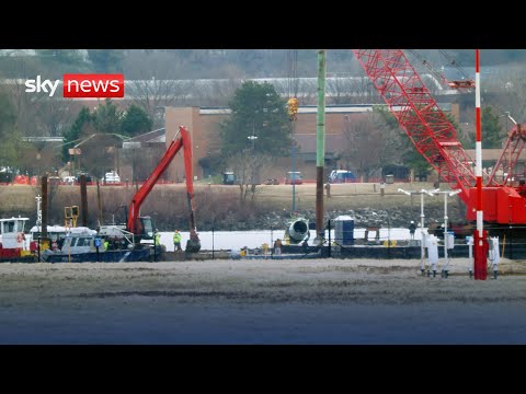 Live | Debris removed form river after Washington crash