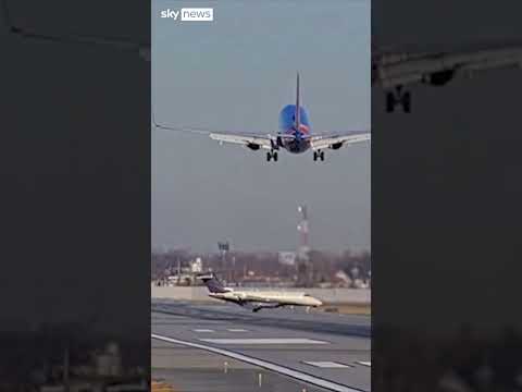 Plane abandons landing to avoid crash