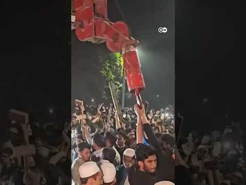 “Bulldozer Procession” protest in Bangladesh | DW News