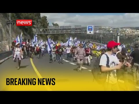 Protesters march against Netanyahu in Jerusalem