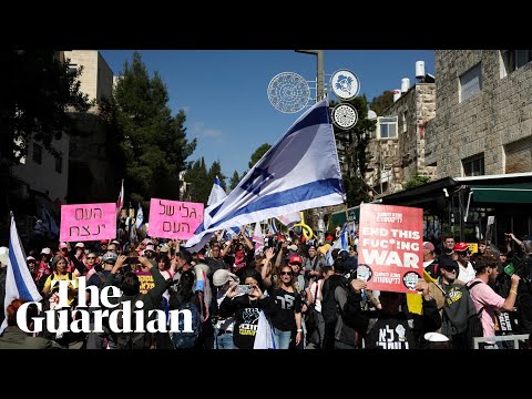 Israeli protesters march against Netanyahu’s moves against officials