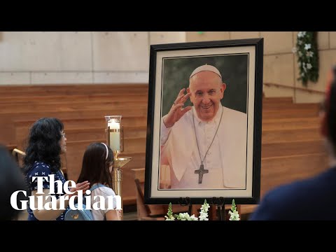 Pope Francis tributes flow around the world as mourners pay respects