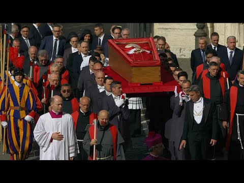 Watch as Pope Francis moved for public mourning