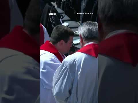 Thousands receive communion at Pope Francis’ funeral. #PopeFrancis #BBCNews