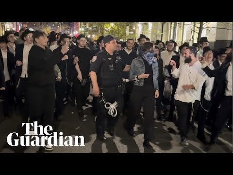 Mob of Orthodox Jewish men chases woman after protest at Brooklyn synagogue