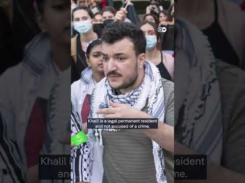 Columbia alumni burn their diplomas in protest | DW News