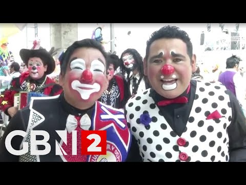 Hundreds of CLOWNS parade through Peru’s streets for National Clown Day
