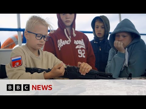 What it’s like inside Vladimir Putin’s Russian Youth Army | BBC News