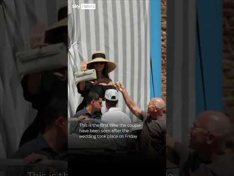 Bezos and Sanchez seen as married couple