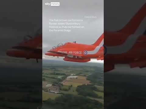 Red Arrows fly over Glastonbury during Pulp’s surprise set