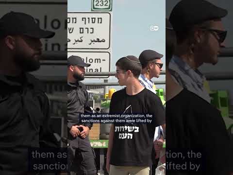 Right-wing Israeli group blocks aid trucks from reaching Gaza | DW News