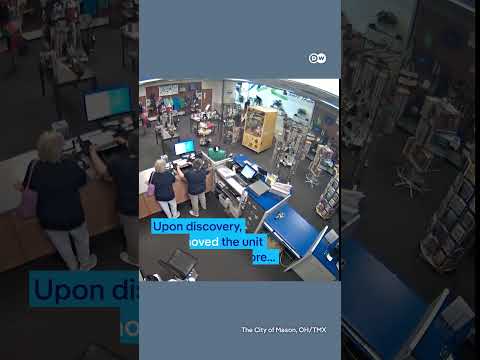 Child stuck inside toy claw machine | DW News
