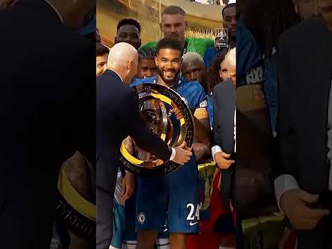 Trump lingers at Chelsea’s celebration