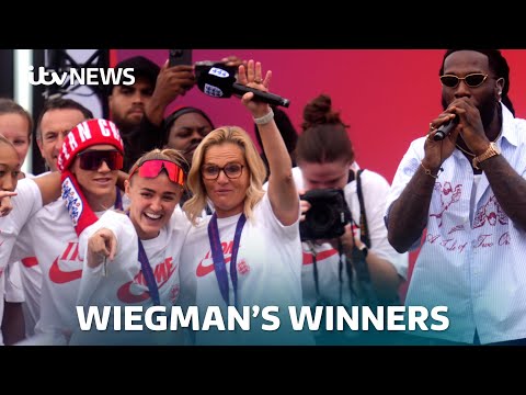 PARADE HIGHLIGHTS: Wiegman’s dancing, Burna Boy and all the best Lionesses parade moments | ITV News