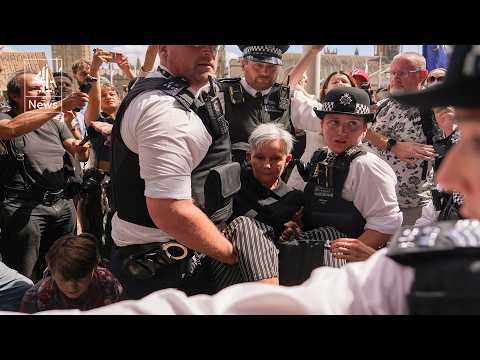 Hundreds arrested at protest in support of Palestine Action in London