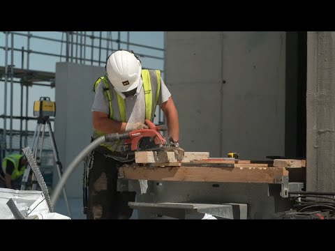Labour’s housebuilding pledge in doubt as planning applications slow | ITV News