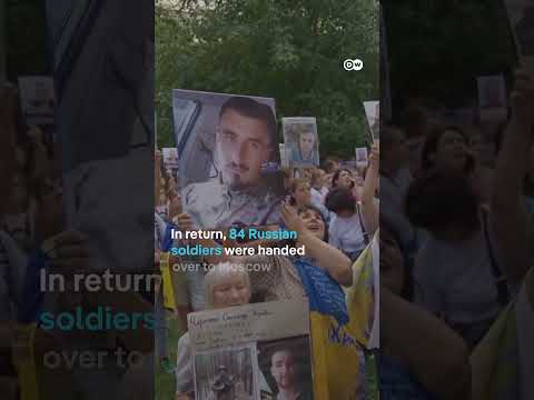 Russia and Ukraine exchange prisoners ahead of Trump-Putin Alaska summit | DW News