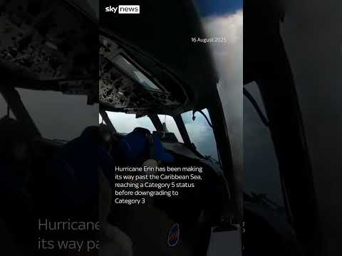 Hunters fly into eye of Hurricane Erin