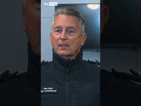 Australia: Manhunt for suspect after two officers killed
