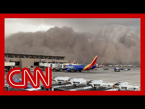 Massive wall of dust sweeps through Arizona