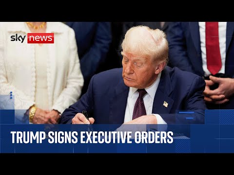 Trump signs new order as media gathers in White House