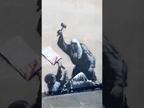 New Banksy piece appears on London’s High Court