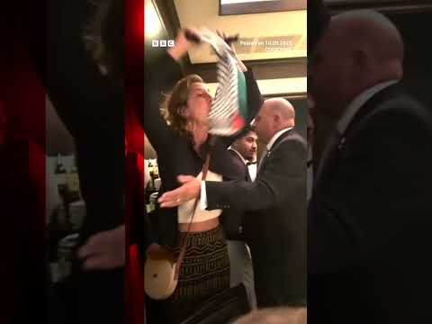 Protesters crash Donald Trump’s meal at restaurant. #DonaldTrump #BBCNews