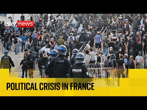 Anti-government protests clash with police in Paris
