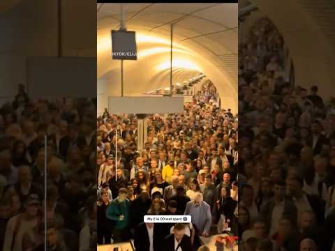Video shows commuters struggle during London Underground strikes