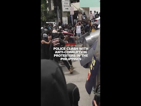 Police clash with anti-corruption protesters in the Philippines